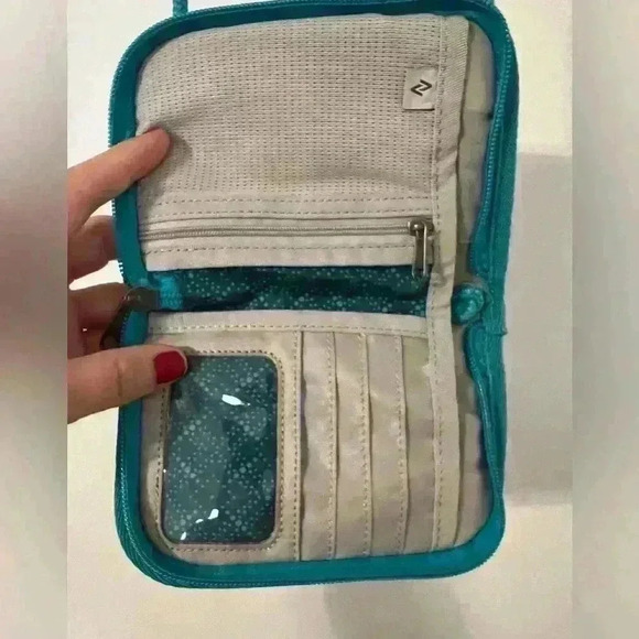 Eddie Bauer small travel crossbody teal color - Picture 5 of 12